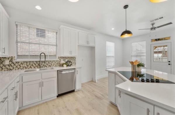 White kitchen with cooktop peninsula